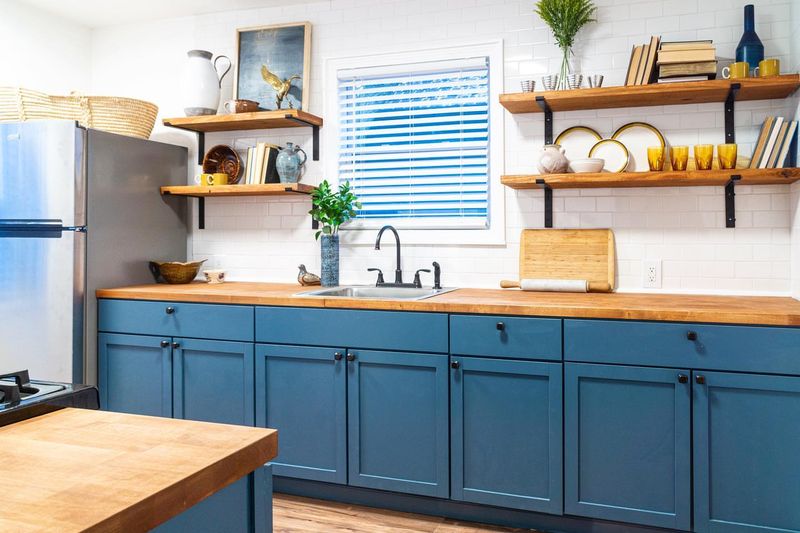 17 Blue Kitchen Cabinets That Display Elegance And Good Taste - Decor Hint Denim Blue Relaxed Casual