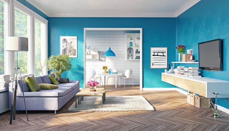 These 11 Things Are Scaring Off Buyers And These 11 Are Selling Homes Instantly - Decor Hint Loud or Bold Wall Colors