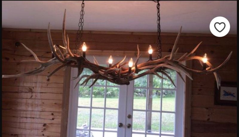 These 10 Rustic Decorating Trends Are Thriving In Alaska's Unique Homes - Decor Hint Antler Chandeliers and Lighting
