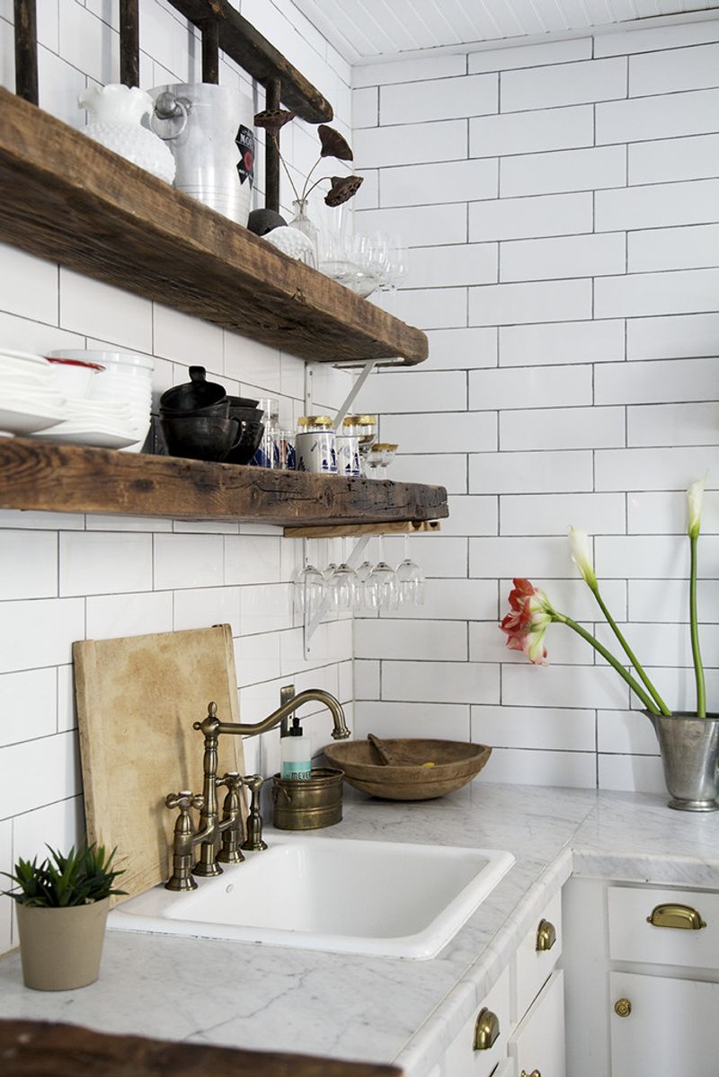 7 Kitchen Designs On Their Way Out In PA And 6 That Continue To Impress - Decor Hint Subway Tile Backsplashes (Continue to Impress)