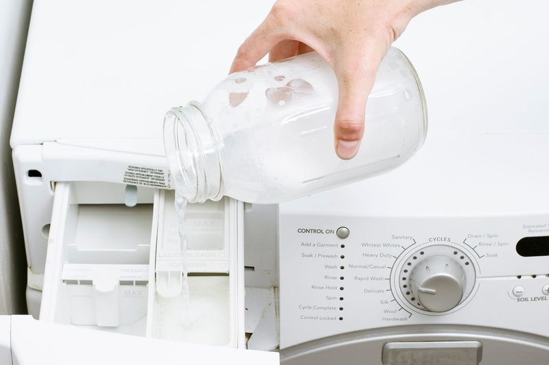 Why Vinegar Works Wonders On Towels Plus 4 Ways To Use It - Decor Hint Swap Fabric Softener For Vinegar