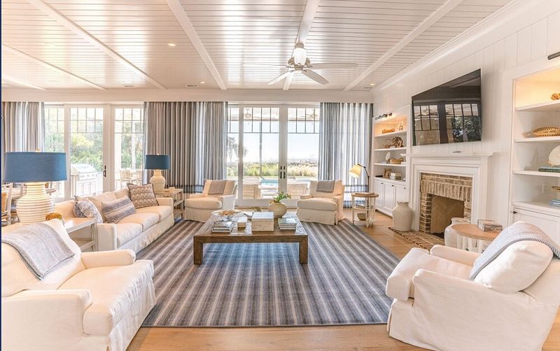 12 Coastal Decor Ideas In Oceanside Homes Getting Popular Again And 3 That Always Look Right - Decor Hint Classic White Interiors