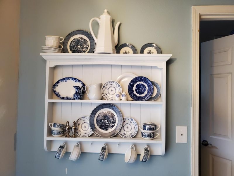 10 Designer Approved Ways To Include Thrift Store Finds As Decoration - Decor Hint Curate Collections For Impact