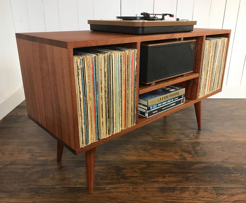 Vintage Finds Making A Revival, Especially In Trendy Parts Of California - Decor Hint Vintage Vinyl Record Players