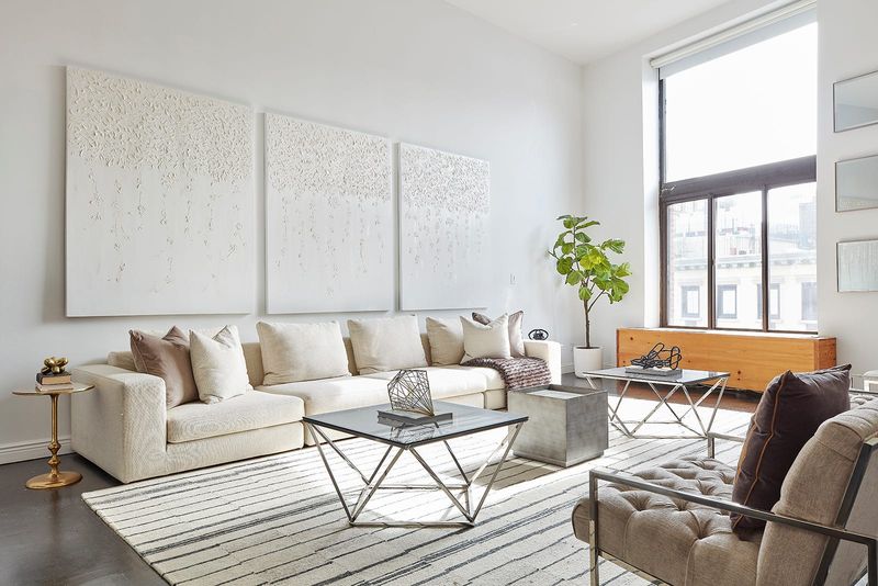 12 Rapid Fixes From NYC Stagers That Make Any Space Look Better - Decor Hint Rugs That Define and Delight