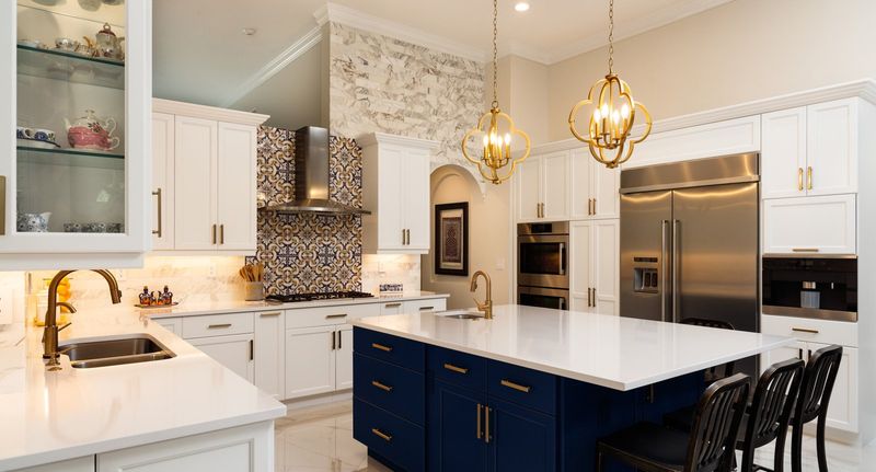 7 Decor Touches In Katy Homes Gaining New Fans And 5 That Always Stayed Stylish - Decor Hint Mixed Metal Finishes