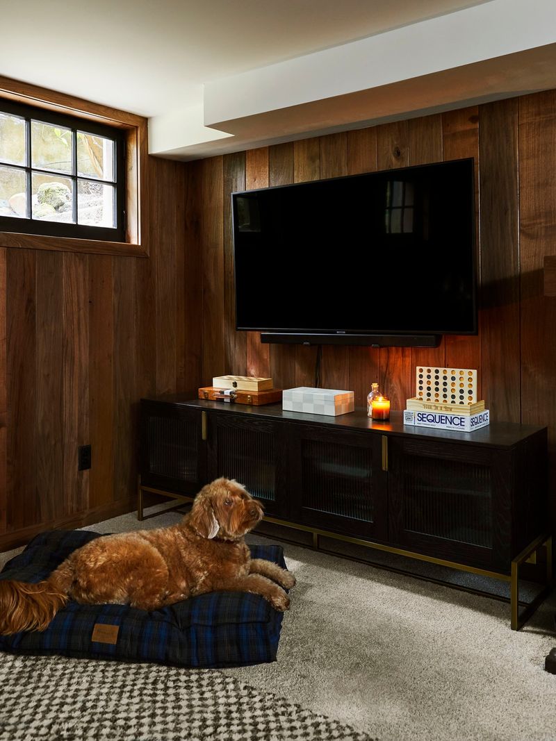 16 Features You Love About Your Home That Buyers Won't Plus 5 You All Dislike - Decor Hint Dark Wood Paneling