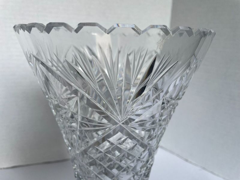 9 Items In Your Home That Are Worth More Than You Would Think And 8 That Are Worth Less - Decor Hint Unmarked Crystal - Cloudy Value