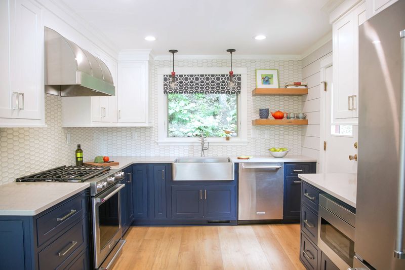 13 Fresh Kitchen Colors For Huntsville Homes + 2 Unique Choices - Decor Hint Tennessee River Blue