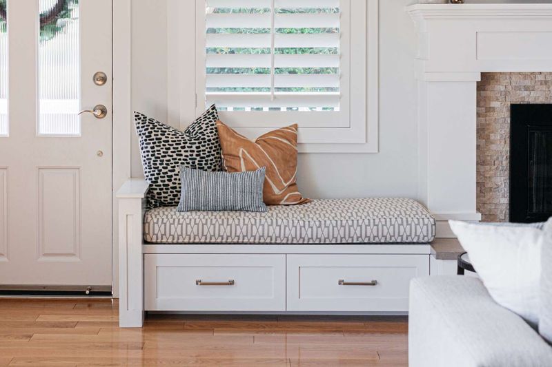 9 Surprising Reasons A Bench Makes Your Living Room More Versatile - Decor Hint Enhances Window Seating