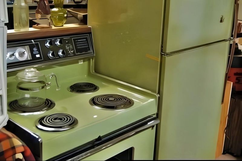 18 Nostalgic Home Trends That Ruin Boomers' Homes - Decor Hint Avocado Appliances