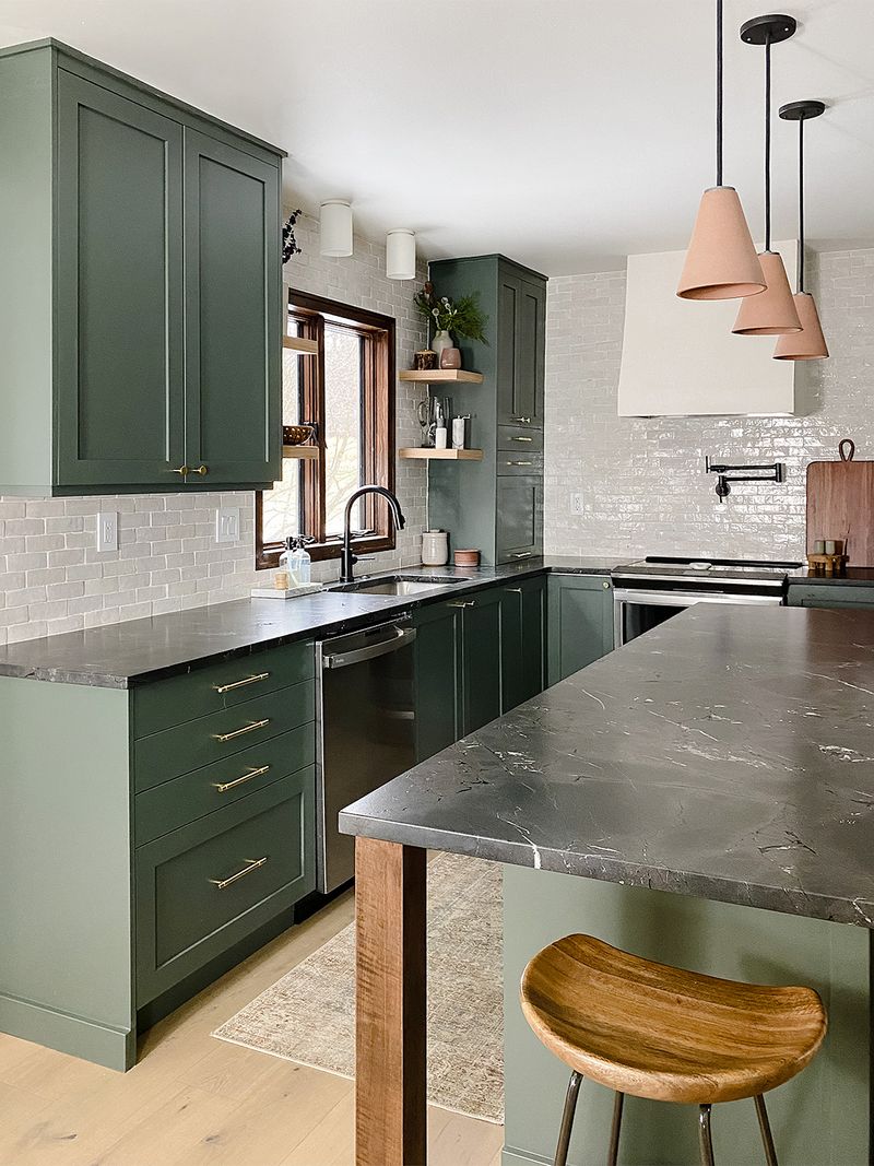 7 Kitchen Designs On Their Way Out In PA And 6 That Continue To Impress - Decor Hint Matching Kitchen Sets