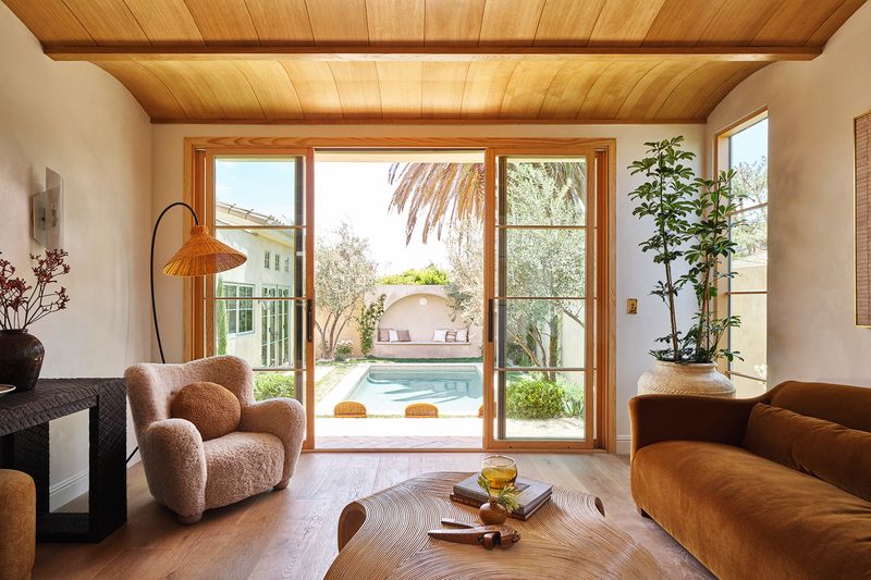 Tips For Choosing Sofa Colors That Suit California Interiors - Decor Hint Sunset-Inspired Terracottas