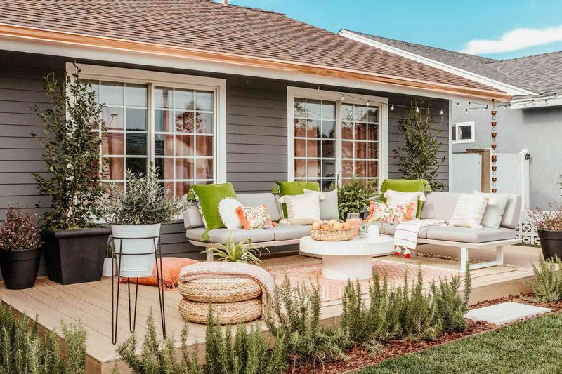 Smart Exterior Design Tips To Help Your Home Stand Out From The Rest - Decor Hint Create An Outdoor Living Room