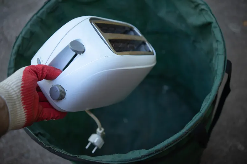 9 Things That Have No Business In Your Home And 9 You Should Invest In - Decor Hint Broken Appliances You'll