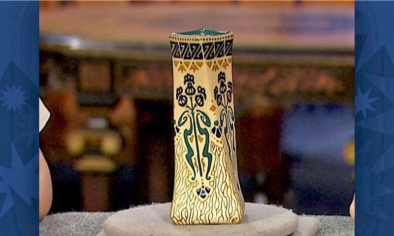 10 Things in Grandma's Living Room That Are Worth A Fortune - Decor Hint Art Pottery and Ceramics