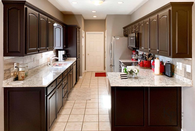 14 Kitchen Colors Going Out Of Style In Phoenix Homes (And 4 That Left Long Ago) - Decor Hint Dark Espresso Brown