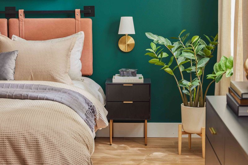 10 Things You Should Never Keep In Your Bedroom & 10 Items Everyone Needs - Decor Hint Bedside Table (everyone needs)