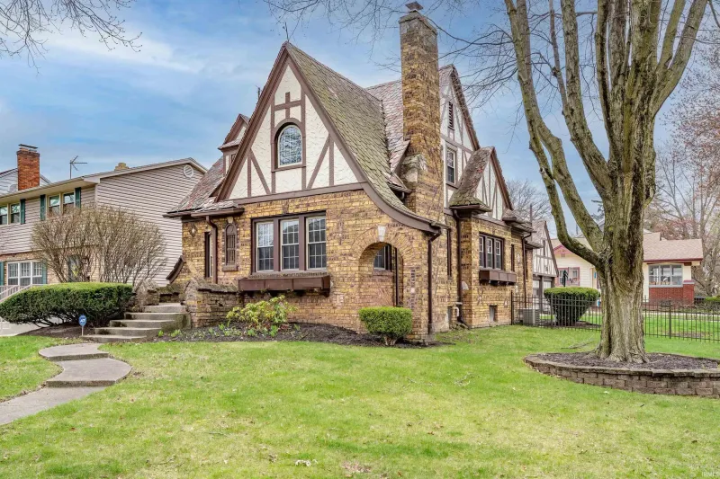 21 Historic Mansions In Indiana That Preserve Their Classic Appeal - Decor Hint Foster Park Home
