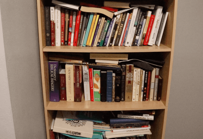 11 Home Styling Mistakes That Happen More Often Than You Think - Decor Hint Overstuffing Shelves