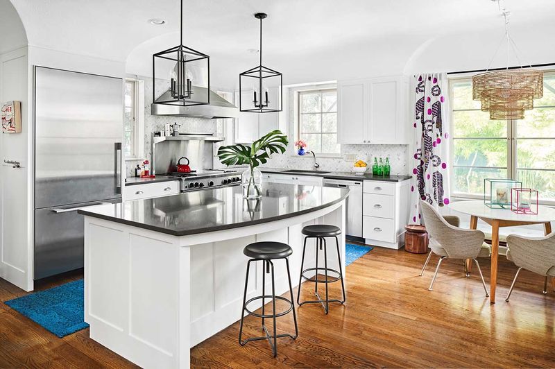 11 Sherwin-Williams Paint Colors Favored By Georgia Homeowners - Decor Hint Extra White: Crisp Southern Brightness