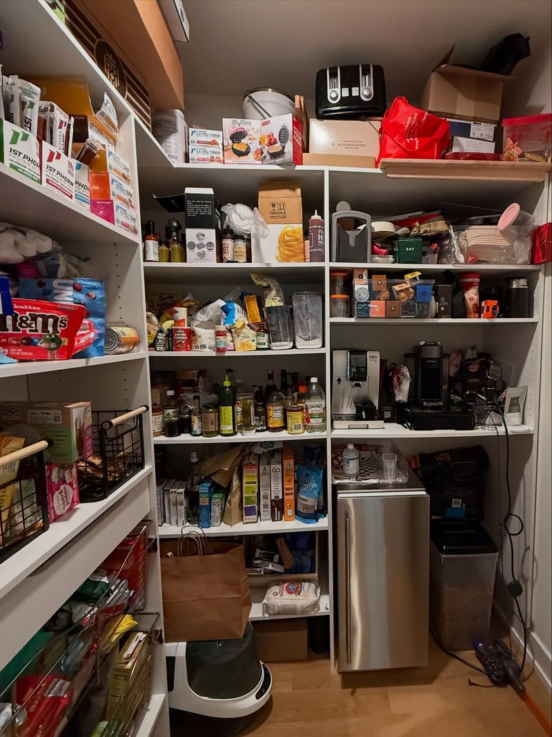 According To Experts 10 Things Hurting Your Illinois Kitchen's Style (And 10 That Help) - Decor Hint Cluttered Countertops (hurting)
