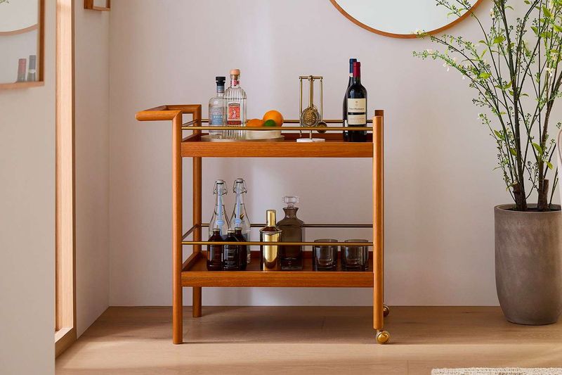 10 Stylish Retro Decor Pieces Back In Style And 6 You Should Still Avoid - Decor Hint Vintage Bar Carts