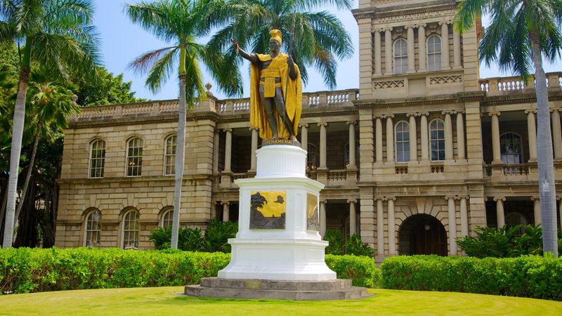 Visit Iolani Palace In The Heart Of Honolulu, Hawaii - Decor Hint Palace Grounds