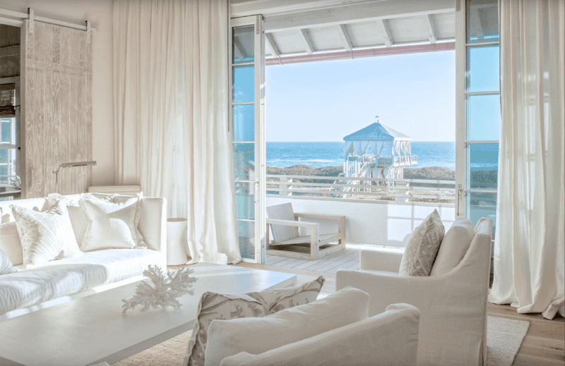 10 Fresh Coastal Decorating Ideas From California Interiors - Decor Hint Linen Upholstery And Curtains