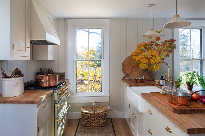 Inside The Timeless Elegance Of Connecticut Farmhouse Kitchens - Decor Hint Butcher Block Countertops