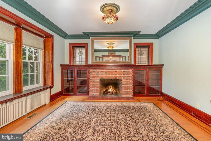 5 Classic Features In Chambersburg Homes That Are Becoming Popular Again And 7 That Never Went Out Of Style - Decor Hint Crown Molding Frames Rooms Beautifully
