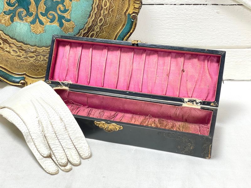 22 Bedroom Items From The Past That Are Surprisingly Valuable To Collectors - Decor Hint Embossed Leather Glove Boxes