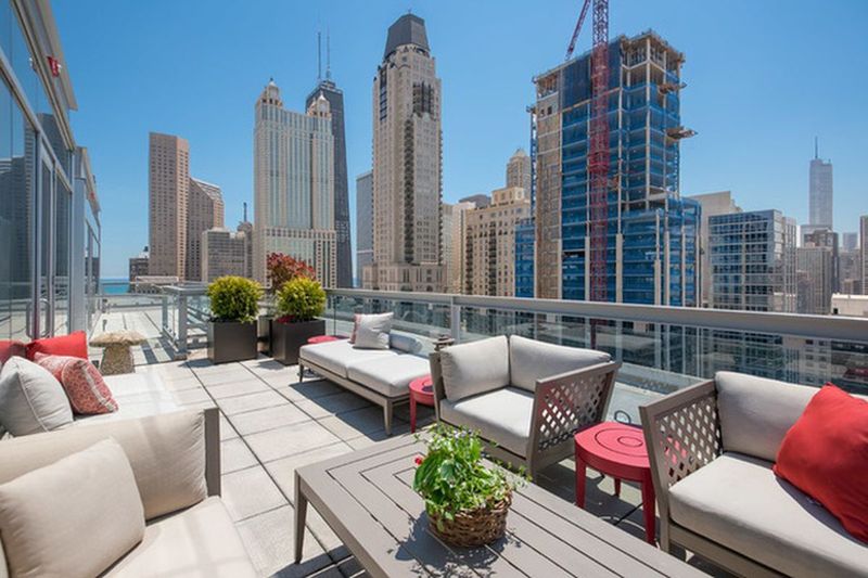 12 Outdoor Living Spots Common Throughout Chicago Neighborhoods - Decor Hint Rooftop Decks with Skyline Views
