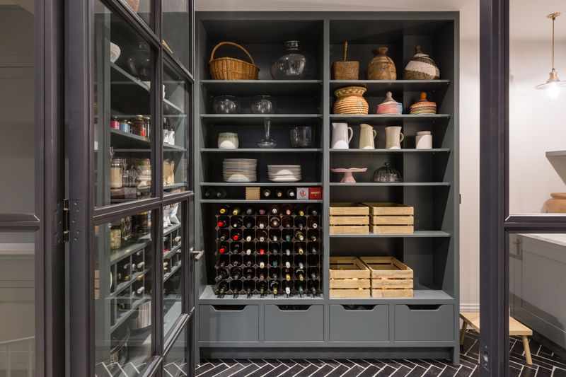 9 Kitchen Icks That Instantly Turn Off Homebuyers And 9 That Immediately Win Them Over - Decor Hint Walk-in Pantry