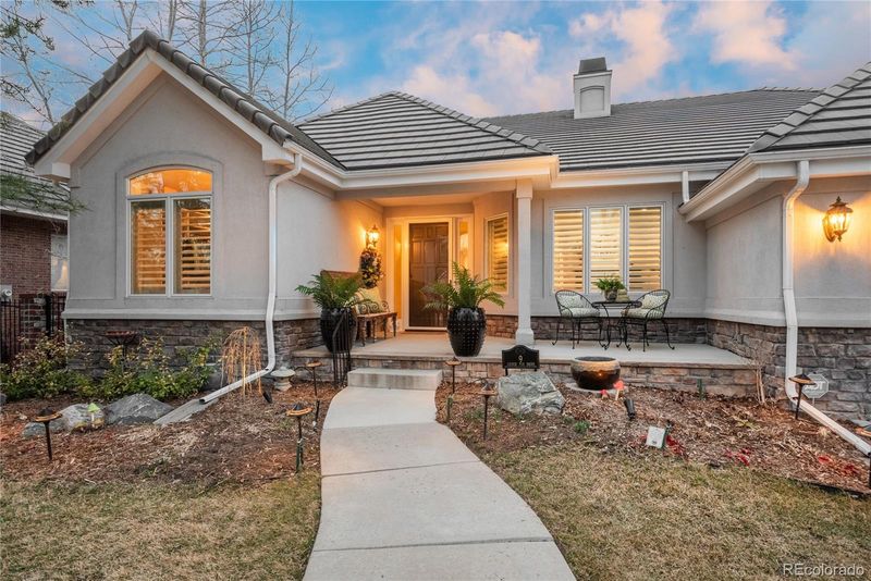 13 Ways Southern Style Adds Charm To Homes In Aurora - Decor Hint Statement Entryways