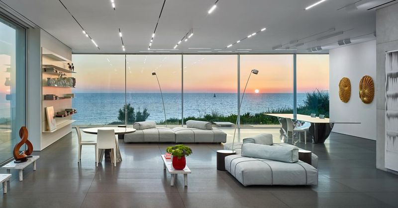 These 11 Coastal-Inspired Designs Are Giving New York Homes A Fresh Look - Decor Hint Glass Vessels and Sea-Colored Accents