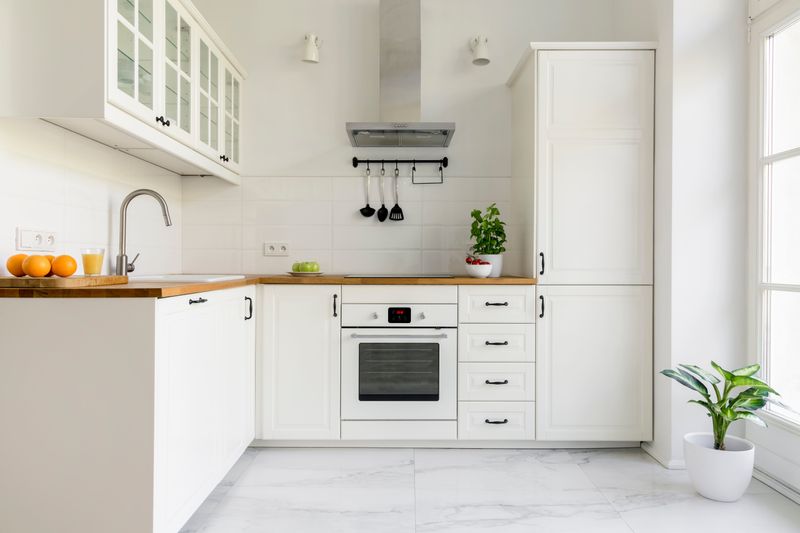 These 17 Kitchen Mistakes Could Cost You A Sale In Pennsylvania - Decor Hint Missing Pantry Space Creates Storage Panic