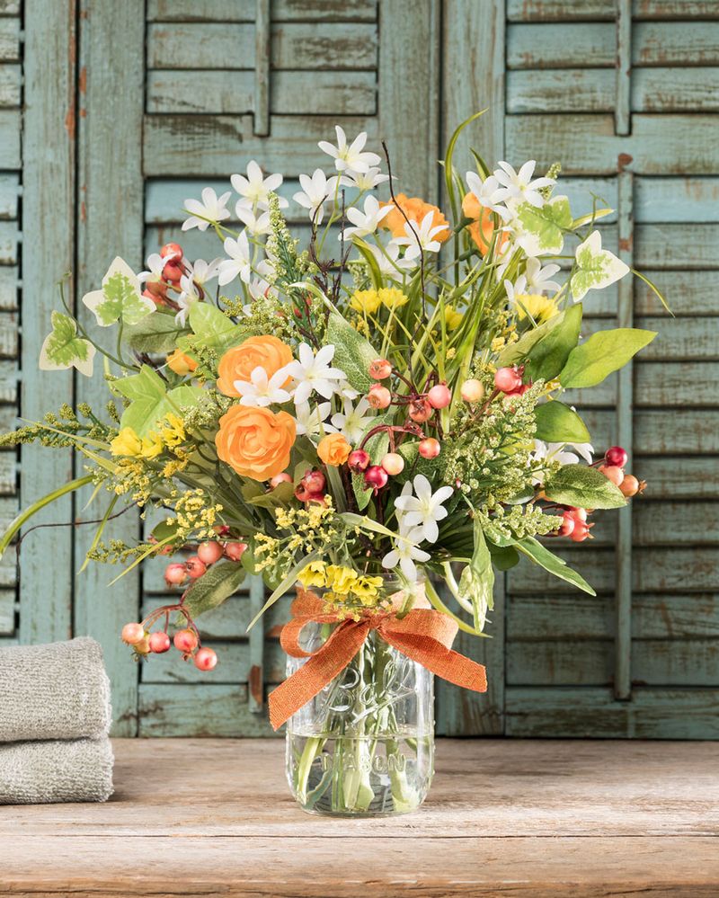 16 Tiny Touches That Transform A Room - Decor Hint Fresh Flowers in a Vase