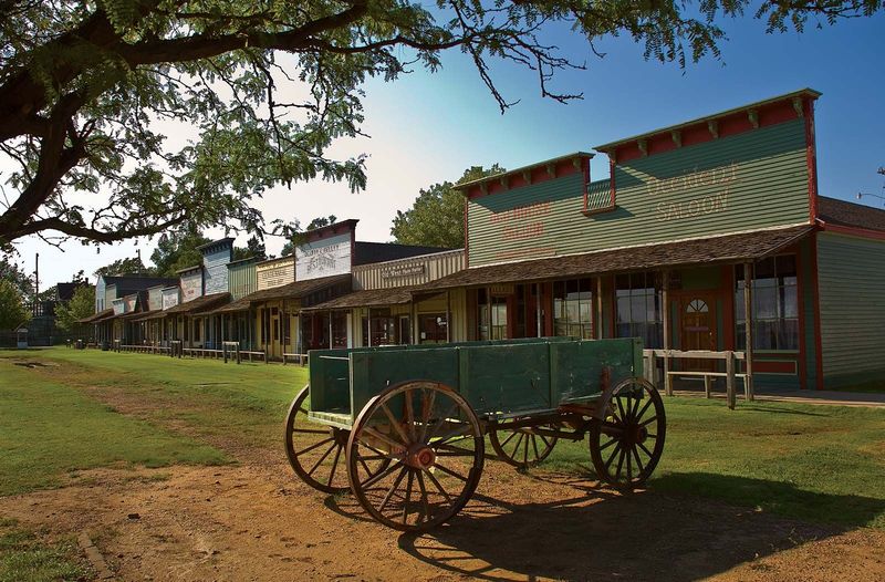 23 Legendary Cowboy Hideouts With Stories To Tell - Decor Hint Dodge City, Kansas