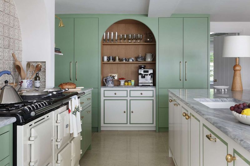 How To Upgrade Your Kansas Kitchen: 9 Things That Bring It Down (And 10 That Lift It Up) - Decor Hint Clean, Neutral Color Palettes With Pops Of Color