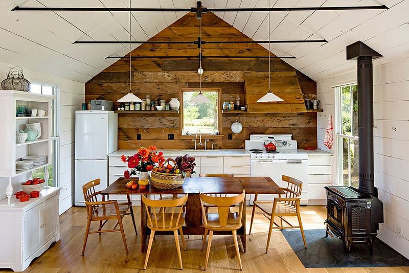 These 12 Kitchen Trends Are Quietly Taking Over California And Everyone's Loving Them - Decor Hint Antique Wood Accents