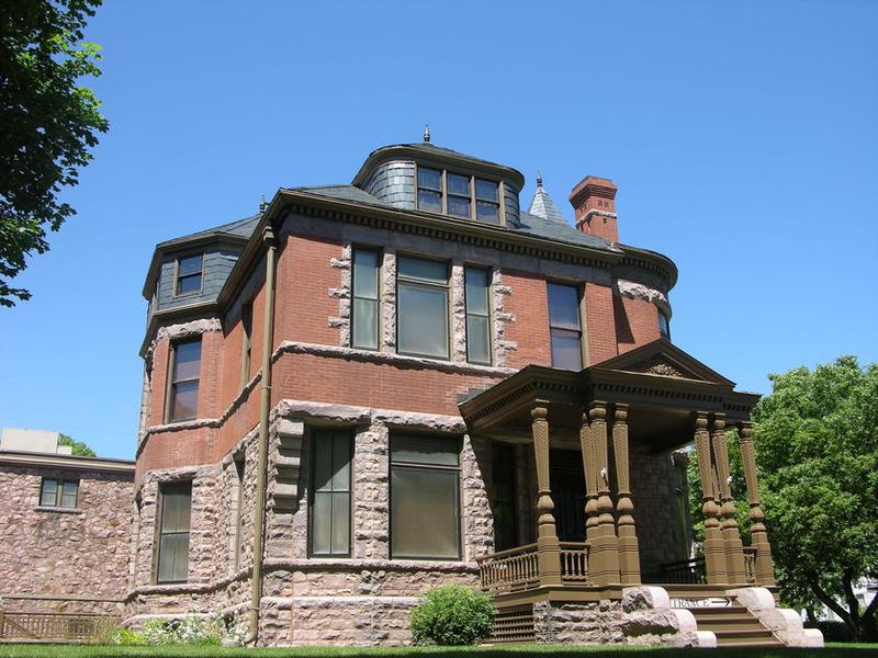 50 Photos Of Famous Historic Houses In Each US State - Decor Hint Pettigrew Home & Museum, South Dakota