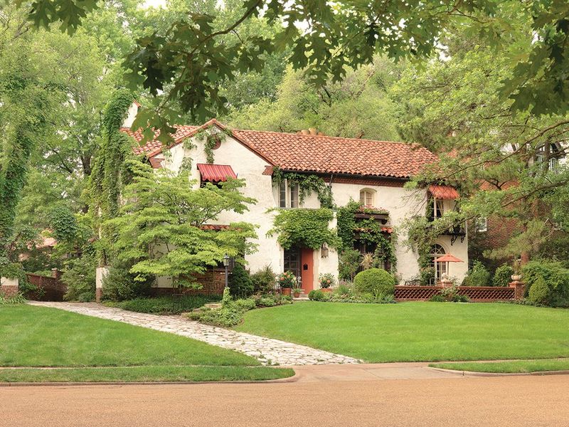 Missouri's Best-Loved Historic Home Styles For Instant Curb Appeal - Decor Hint Colonial Revival: Symmetrical Sophistication