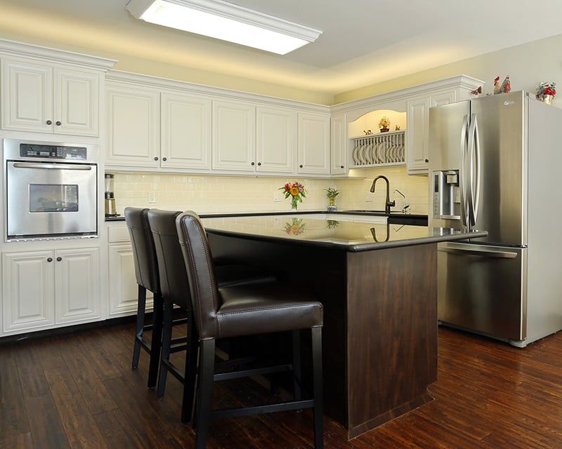 10 Interior Design Misses That Hurt Delaware Kitchen Appeal - Decor Hint Neglecting Open And Airy Layouts