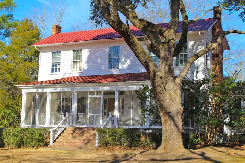9 Georgia Mansions With Classic Hollywood-Inspired Style - Decor Hint Andalusia Farm: Flannery O'Connor's Creative Haven