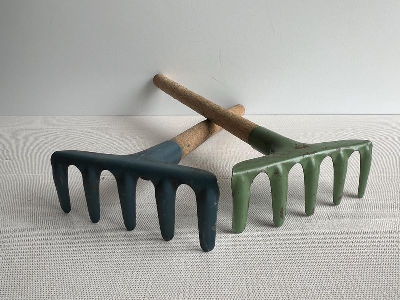 4 Indiana's Once-Popular Collectibles That Have Crashed And 6 Others Still On The Rise - Decor Hint Antique Farm Tools And Signs