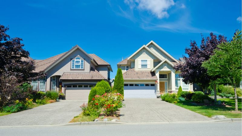 Homes With Unresolved Maintenance Or Legal Issues