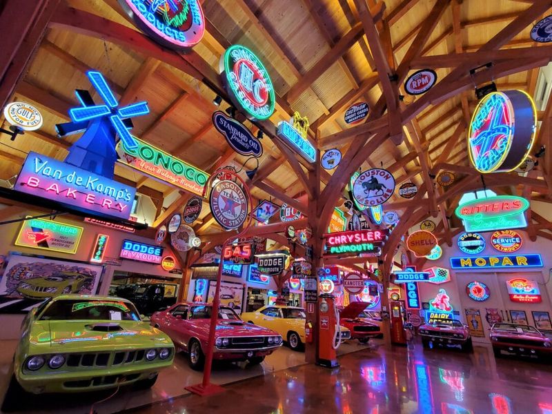 15 Once-Popular Vintage Home Decor Items Everyone’s Snatching Up At Thrift Stores Again - Decor Hint Retro Neon Signs