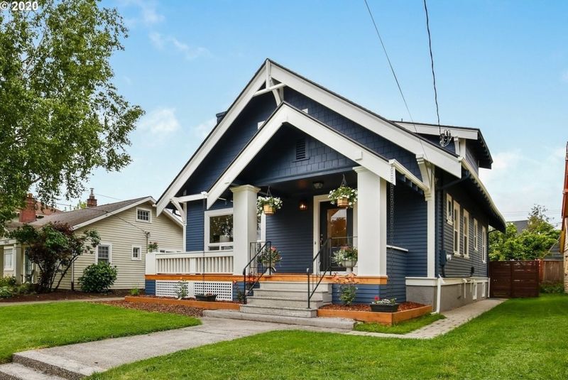Craftsman Bungalows With Deep Eaves