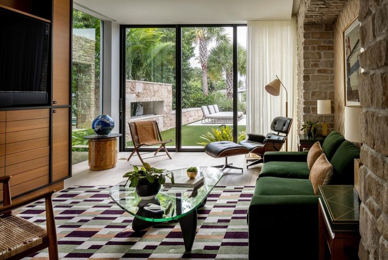 22 Ways To Use Antiques In Your Home Without It Looking Like A Museum - Decor Hint Showcase In Contemporary Architecture